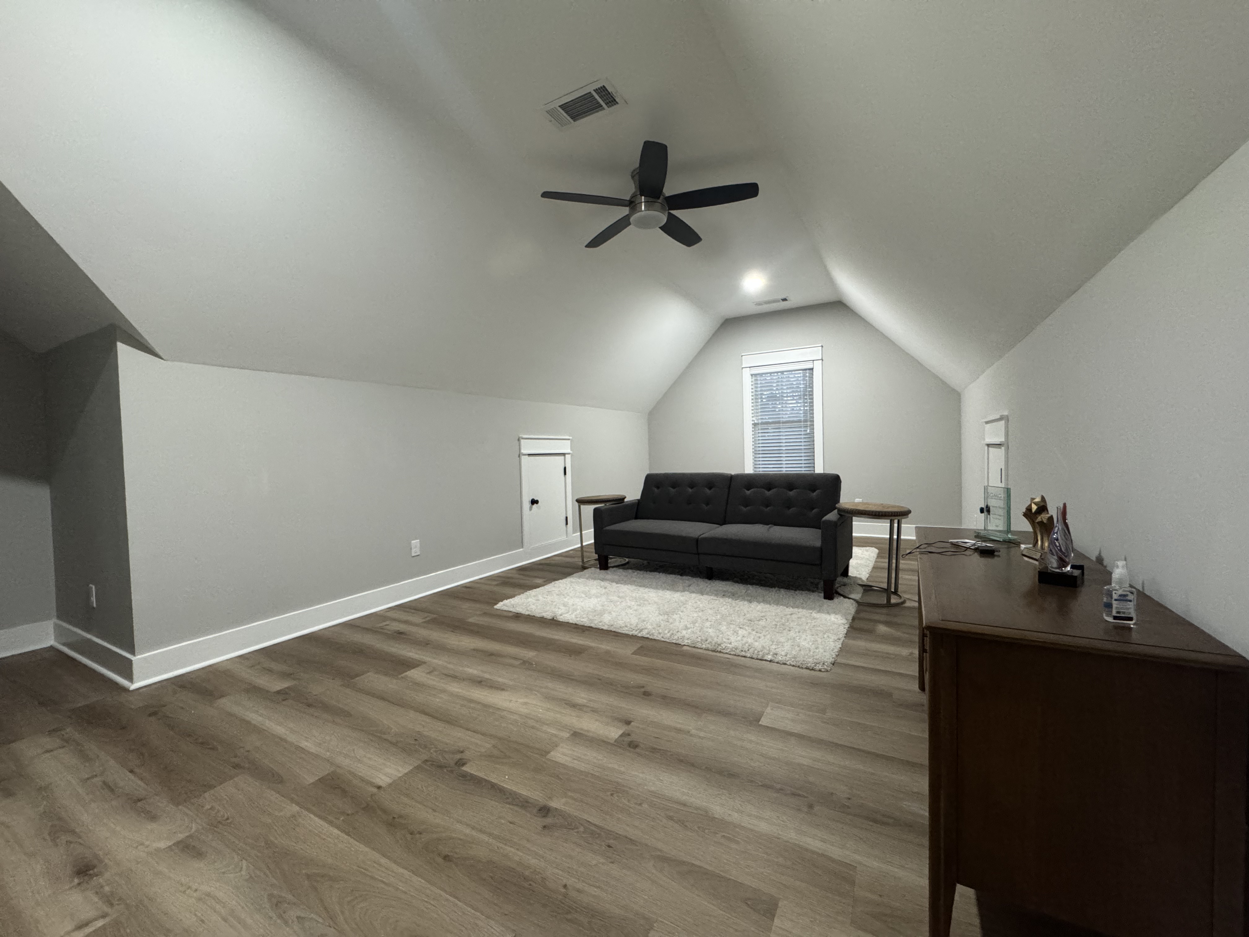 Second upstairs bedroom